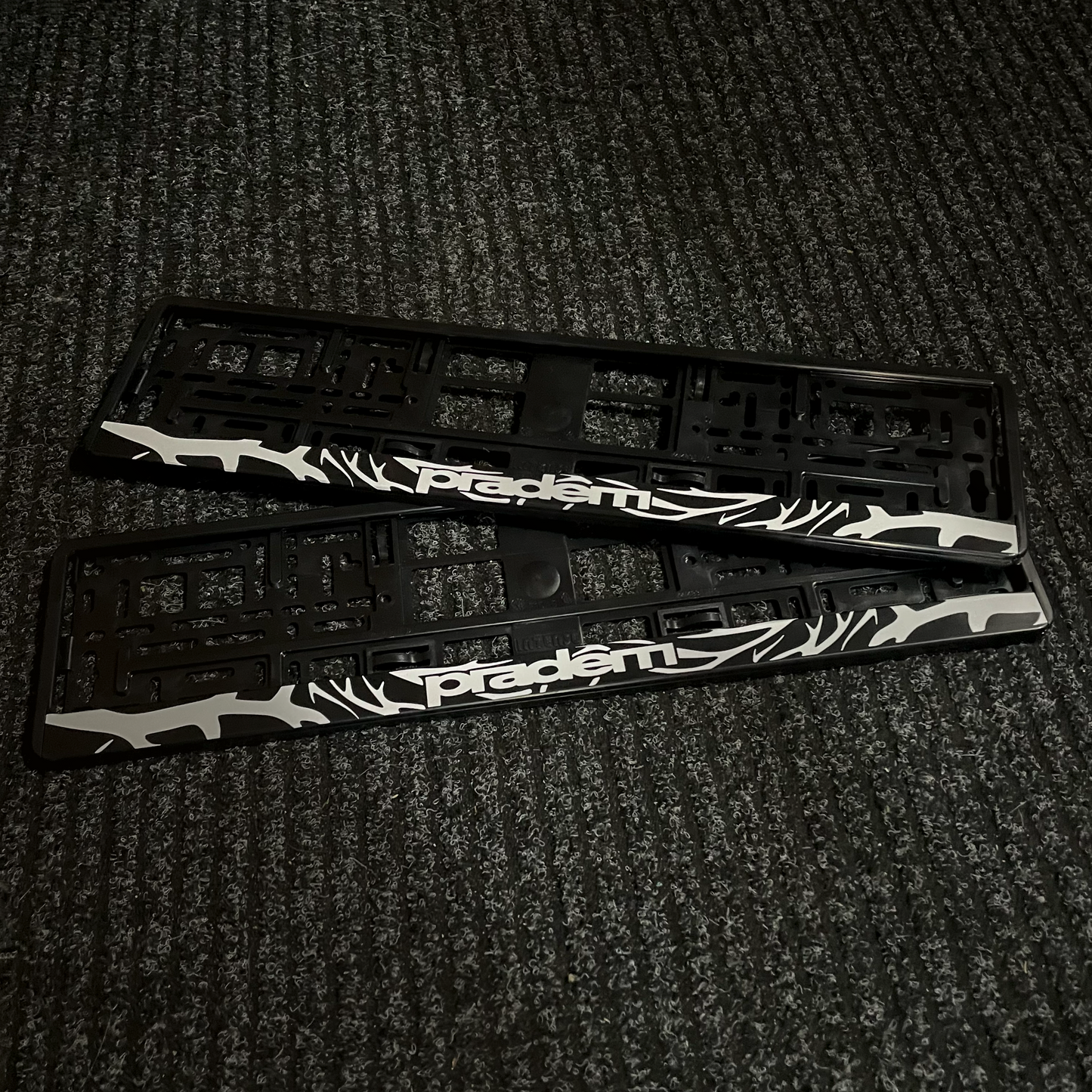 bravavira plate frames