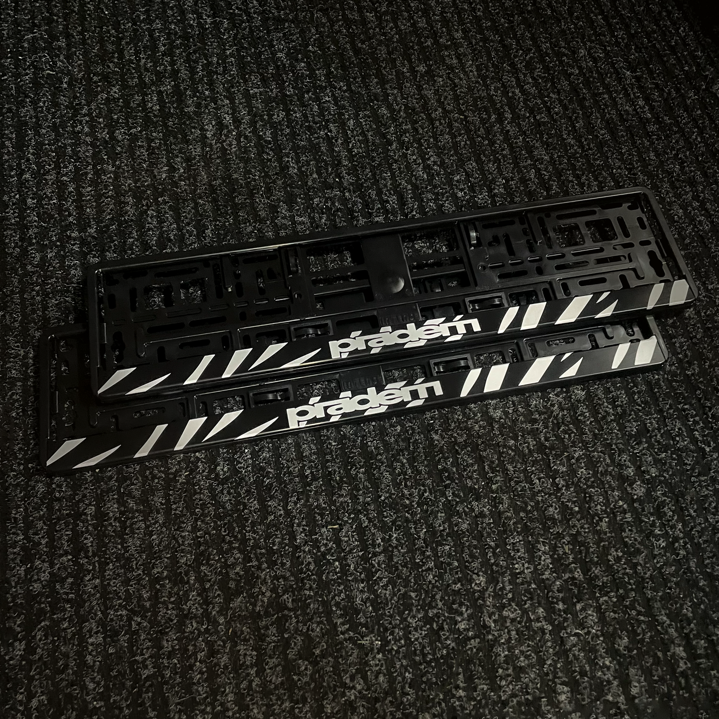 strada plate frames