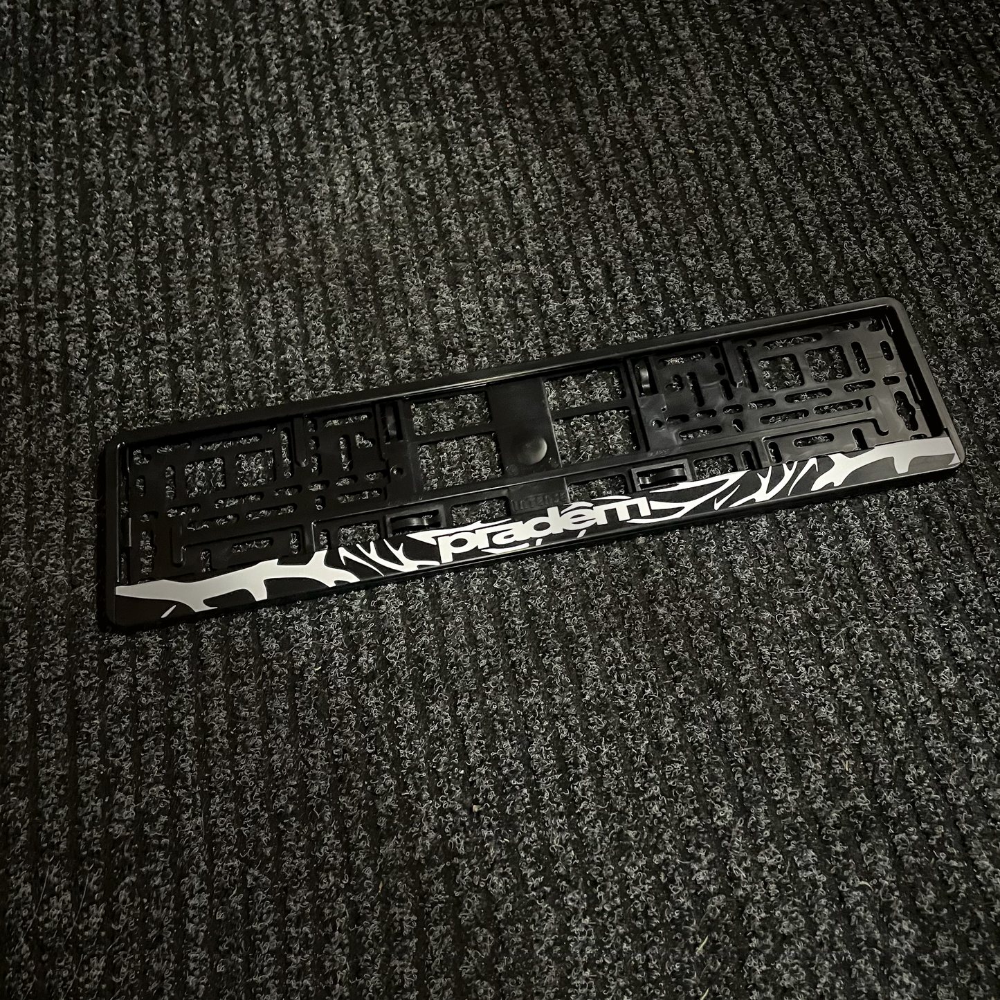 bravavira plate frames