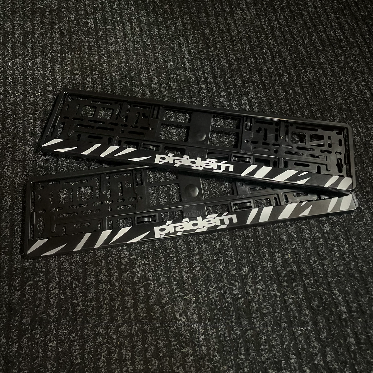 strada plate frames