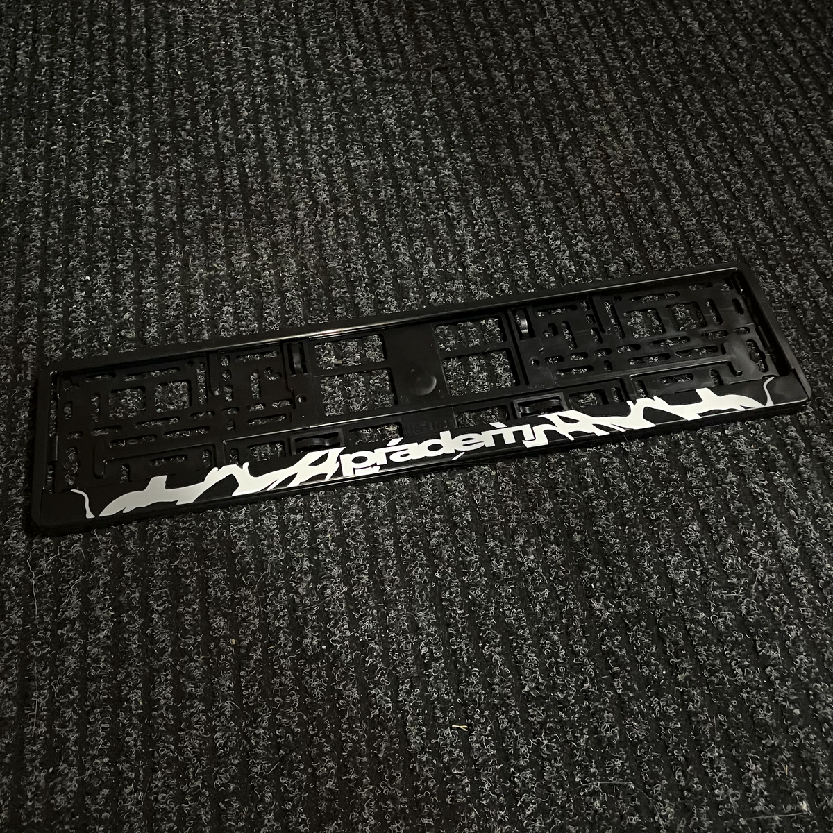 nekronia plate frames
