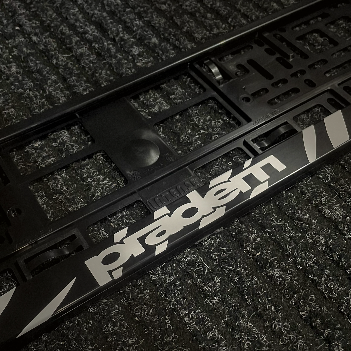 strada plate frames