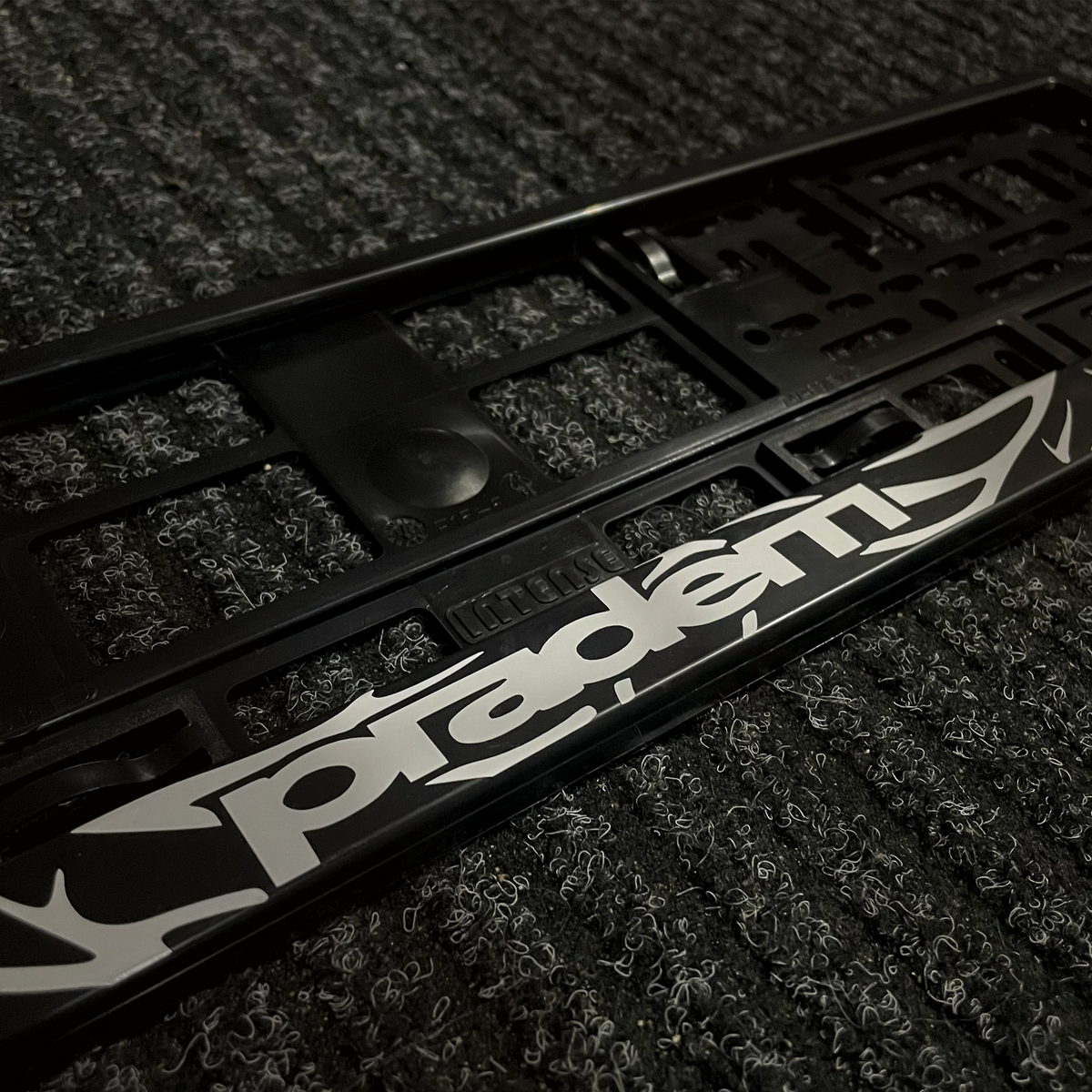 bravavira plate frames
