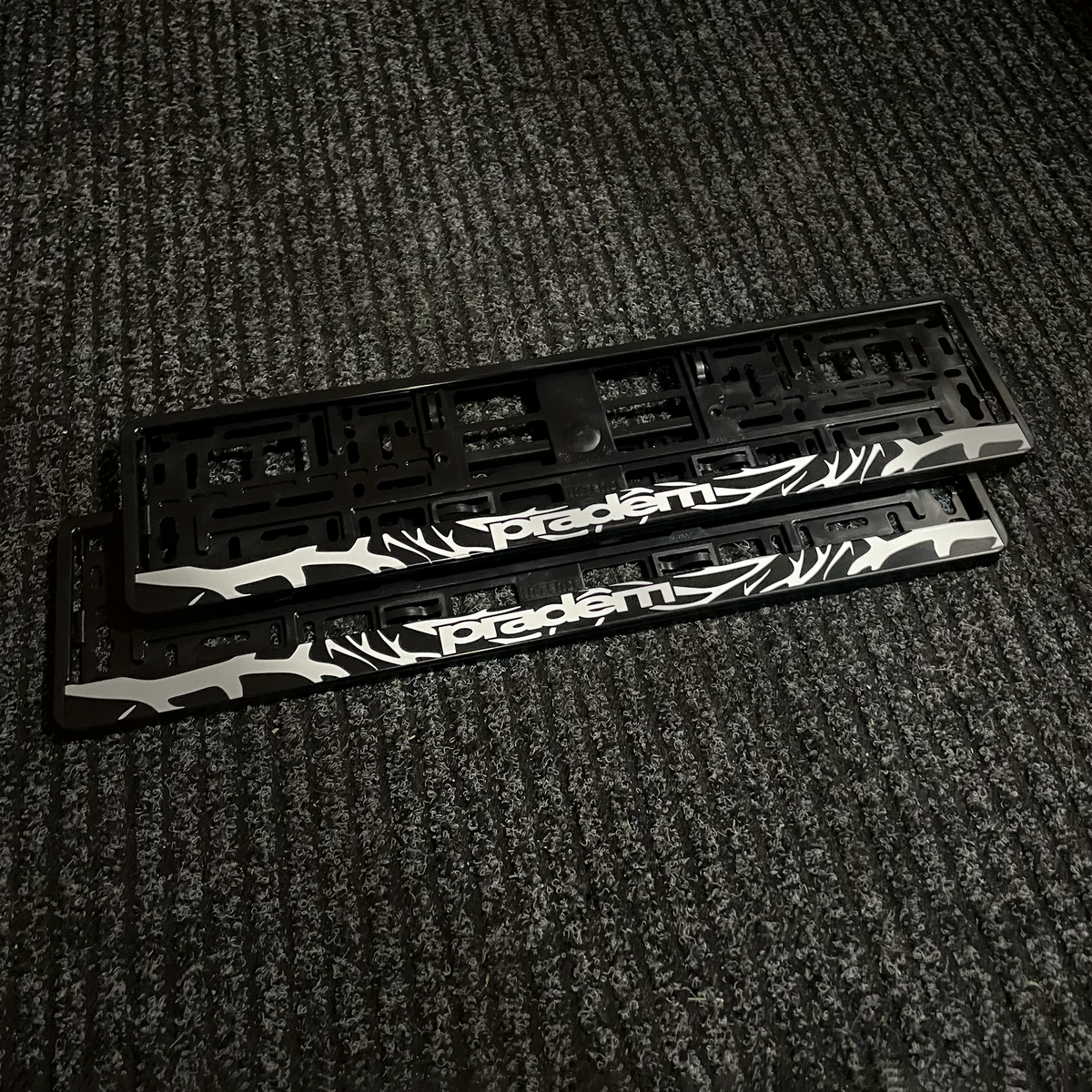 bravavira plate frames