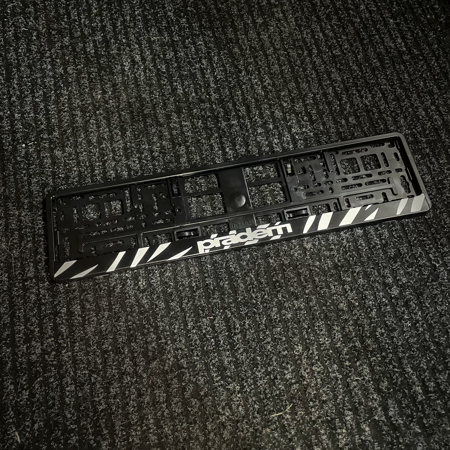strada plate frames